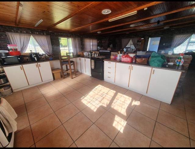 6 BEDROOM HOUSE FOR SALE IN GANSBAAI CENTRAL